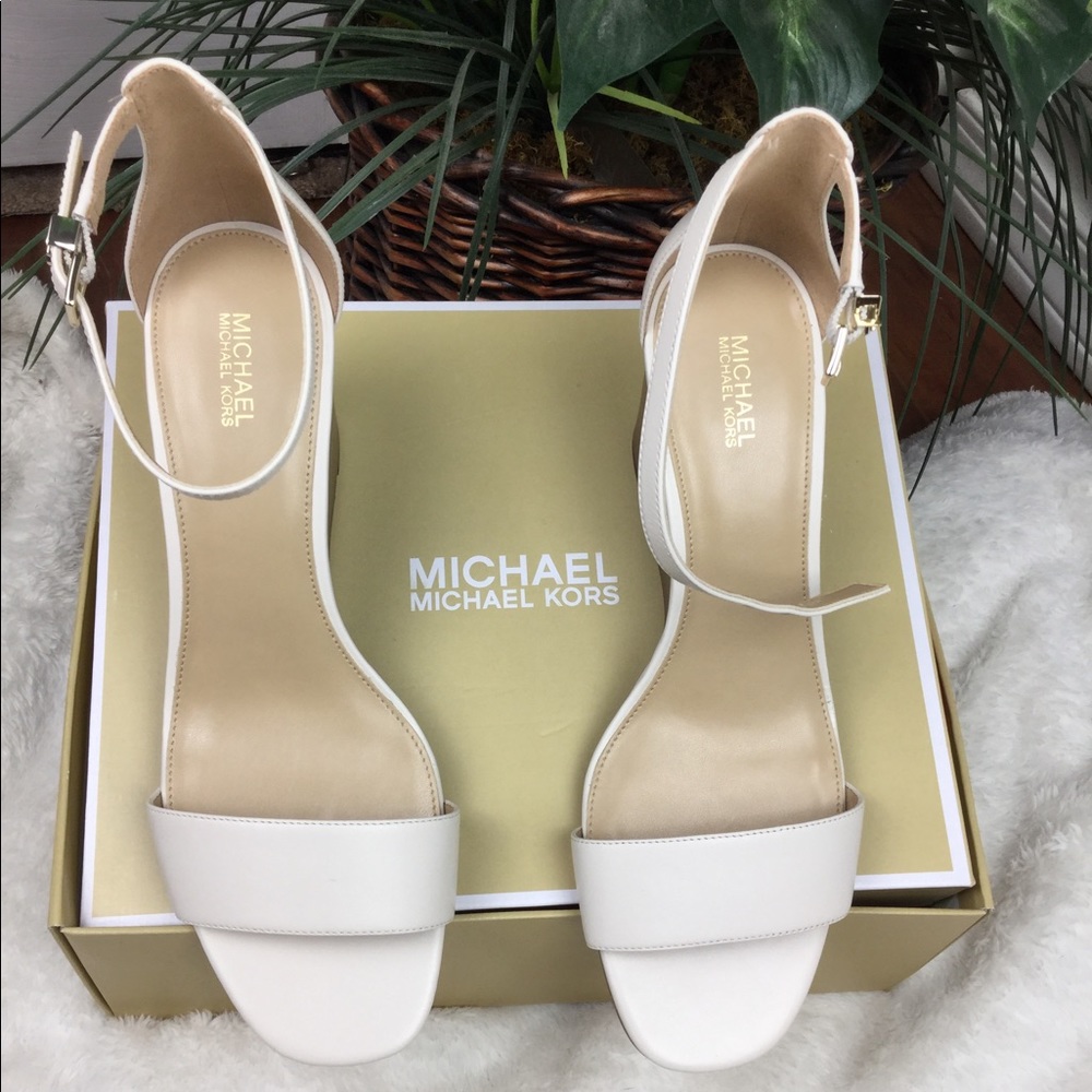 MICHAEL KORS LIGHT CREAM FIONA WEDGE HEEL - Picture 2 of 6